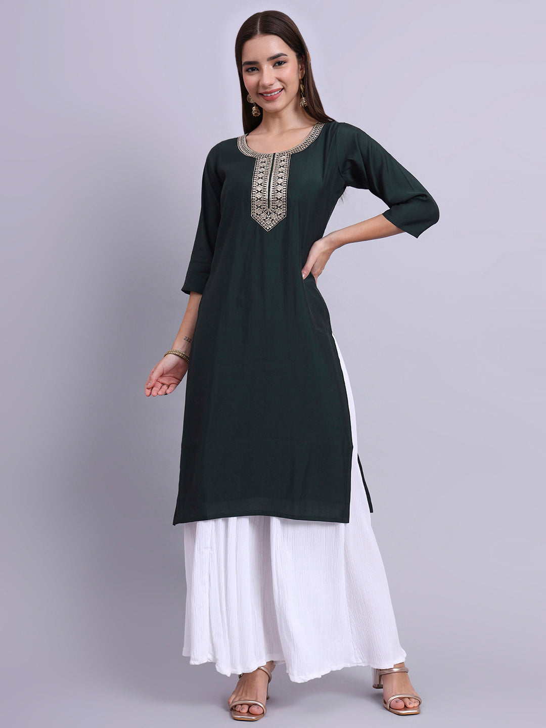 BottleGreen Minimum Embroidered Straight Kurta